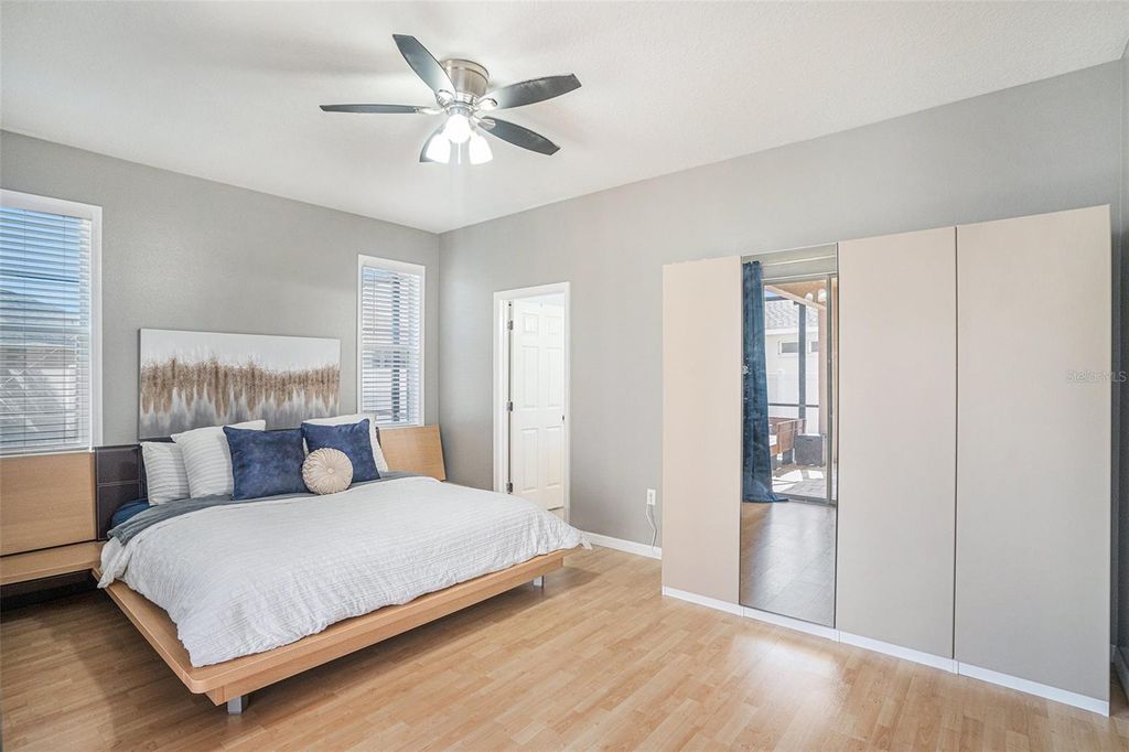 Image 6 of property listing at 1135 MILLBROOK CIRCLE, Bradenton, FL 34212