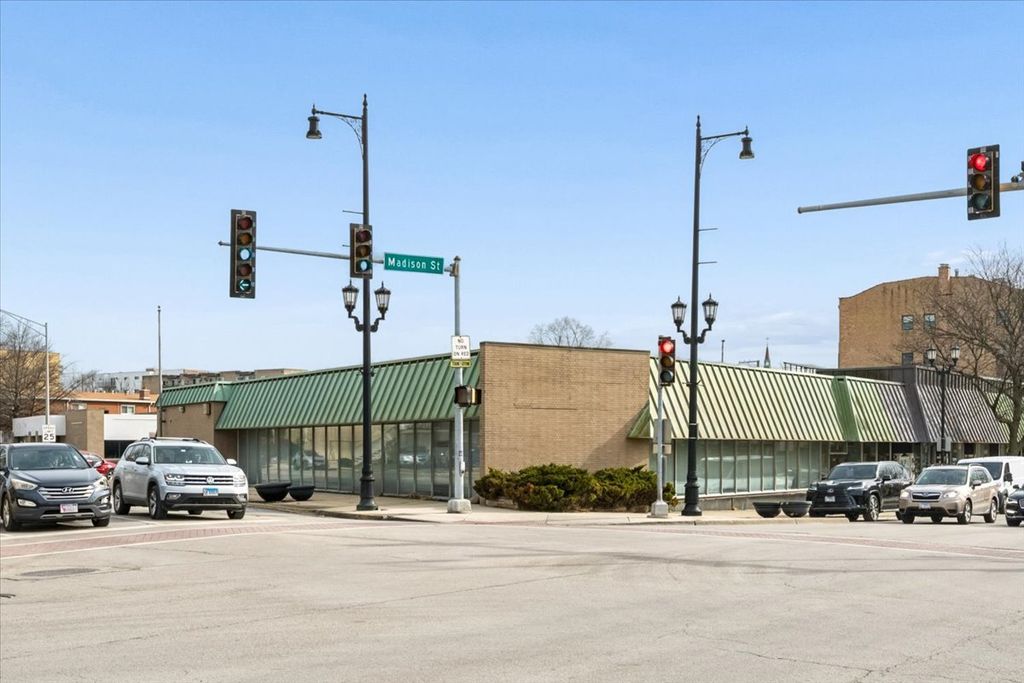 7521 Madison Street, Forest Park, IL 60130