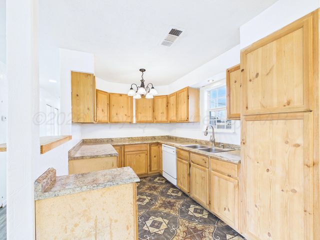 2720 S HIGHLAND Street, Amarillo, TX 79103