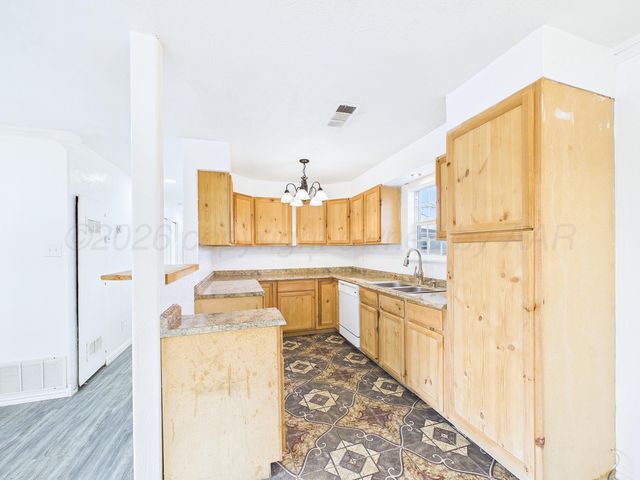 2720 S HIGHLAND Street, Amarillo, TX 79103