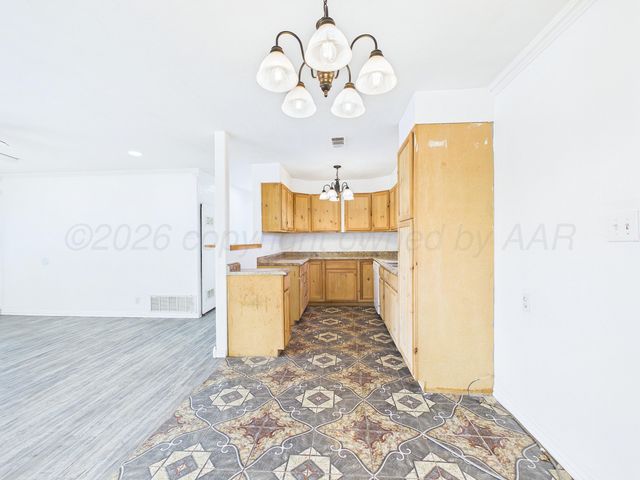 2720 S HIGHLAND Street, Amarillo, TX 79103