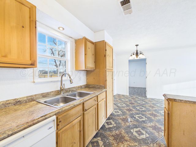 2720 S HIGHLAND Street, Amarillo, TX 79103