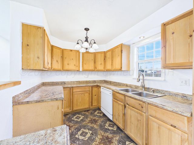 2720 S HIGHLAND Street, Amarillo, TX 79103