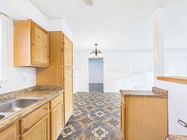 2720 S HIGHLAND Street, Amarillo, TX 79103