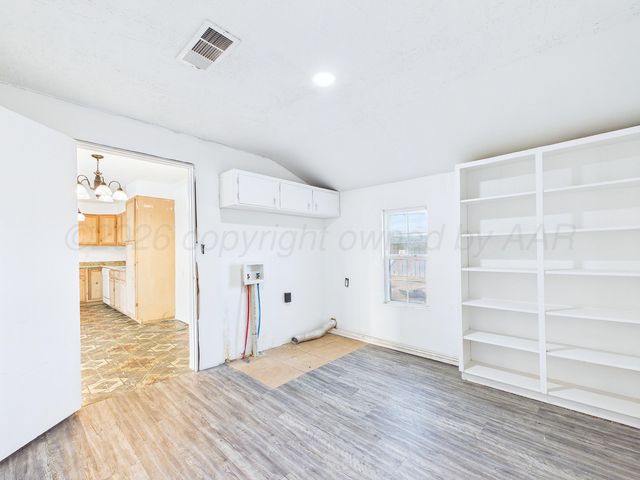 2720 S HIGHLAND Street, Amarillo, TX 79103