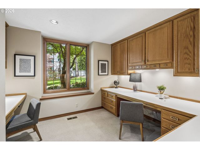 4830 Sw DOSCH PARK Ln, Portland, OR 97239