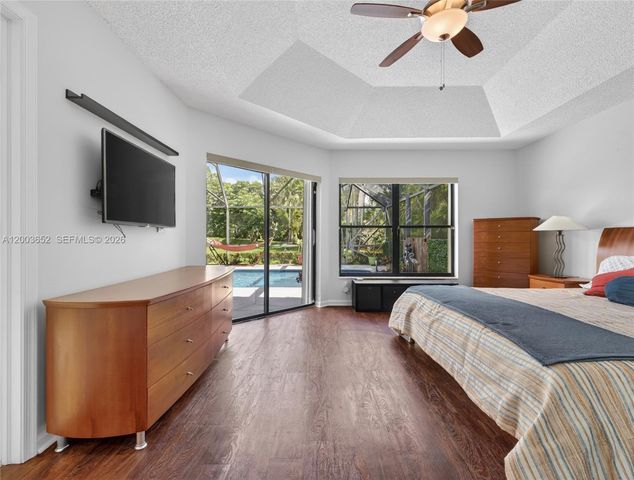 1025 Creekford Dr, Weston, FL 33326
