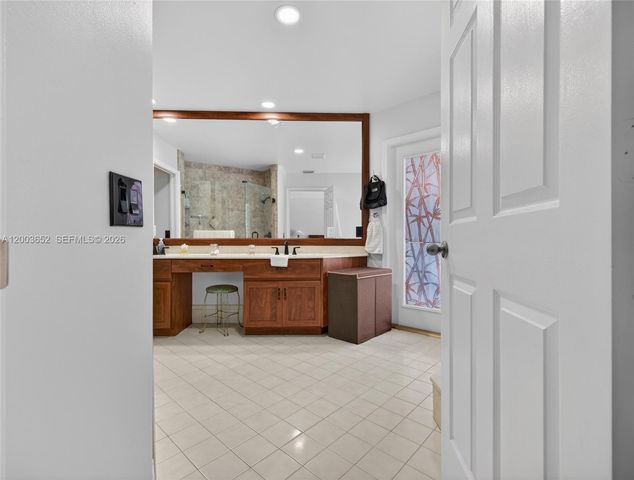1025 Creekford Dr, Weston, FL 33326