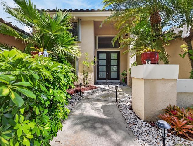 1025 Creekford Dr, Weston, FL 33326
