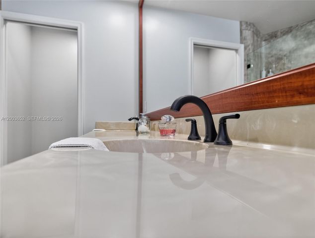 1025 Creekford Dr, Weston, FL 33326