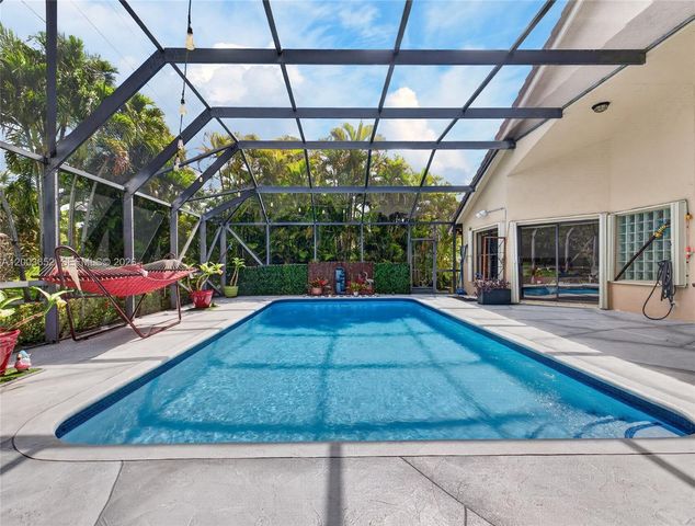 1025 Creekford Dr, Weston, FL 33326