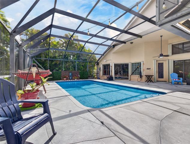 1025 Creekford Dr, Weston, FL 33326