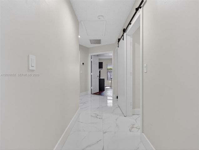1025 Creekford Dr, Weston, FL 33326