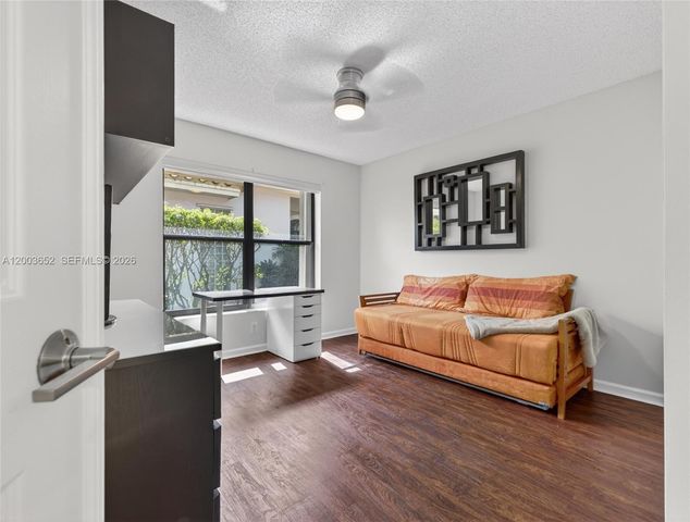 1025 Creekford Dr, Weston, FL 33326