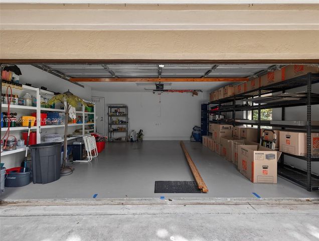 1025 Creekford Dr, Weston, FL 33326