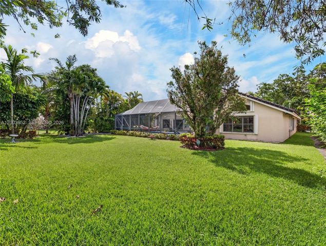 1025 Creekford Dr, Weston, FL 33326
