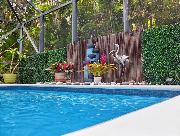 1025 Creekford Dr, Weston, FL 33326