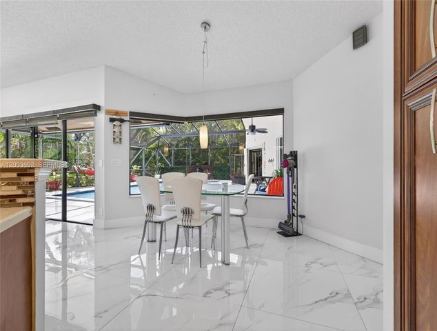 1025 Creekford Dr, Weston, FL 33326
