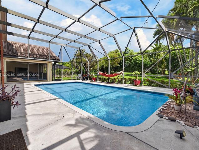 1025 Creekford Dr, Weston, FL 33326