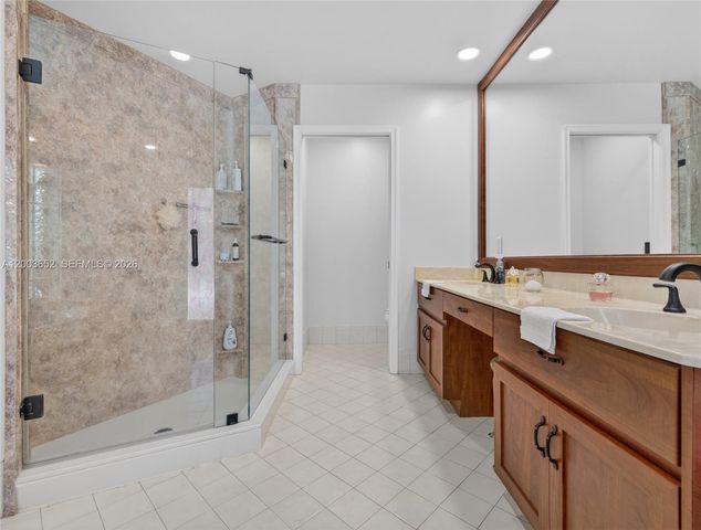 1025 Creekford Dr, Weston, FL 33326