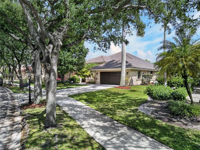 1025 Creekford Dr, Weston, FL 33326