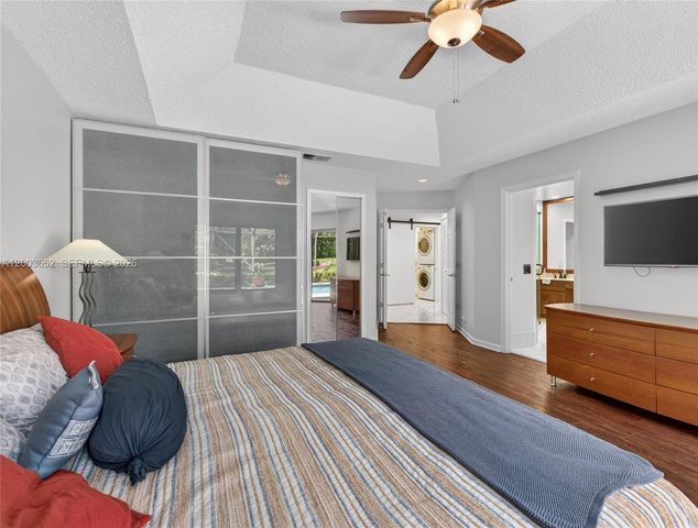 1025 Creekford Dr, Weston, FL 33326