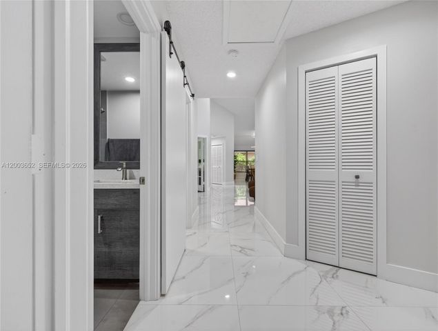 1025 Creekford Dr, Weston, FL 33326