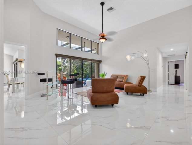1025 Creekford Dr, Weston, FL 33326