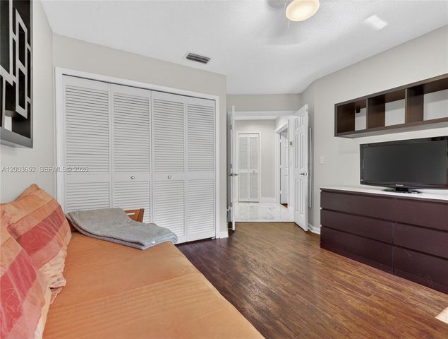 1025 Creekford Dr, Weston, FL 33326