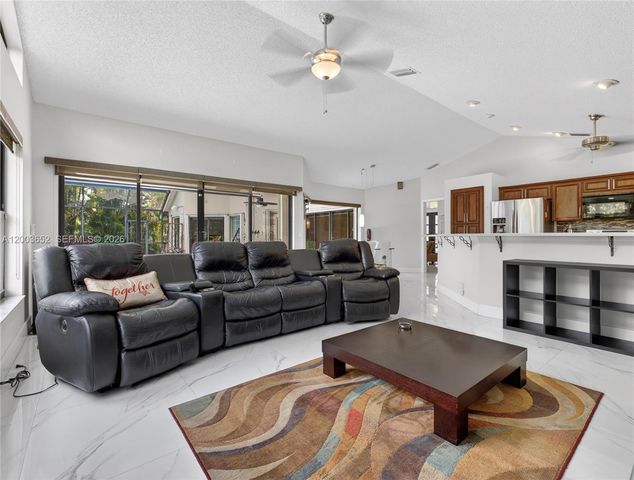 1025 Creekford Dr, Weston, FL 33326