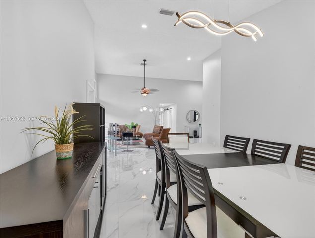 1025 Creekford Dr, Weston, FL 33326