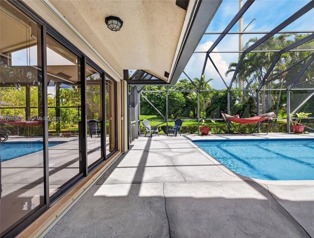 1025 Creekford Dr, Weston, FL 33326