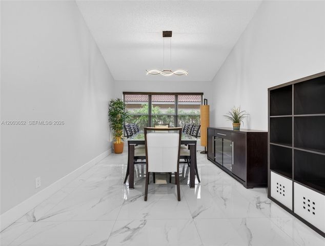 1025 Creekford Dr, Weston, FL 33326