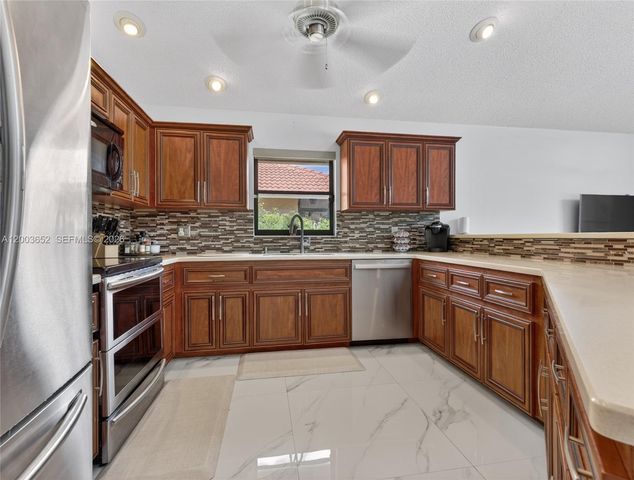 1025 Creekford Dr, Weston, FL 33326