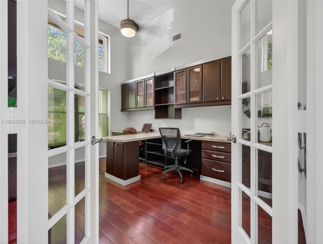 1025 Creekford Dr, Weston, FL 33326