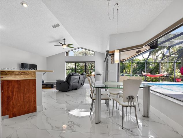 1025 Creekford Dr, Weston, FL 33326