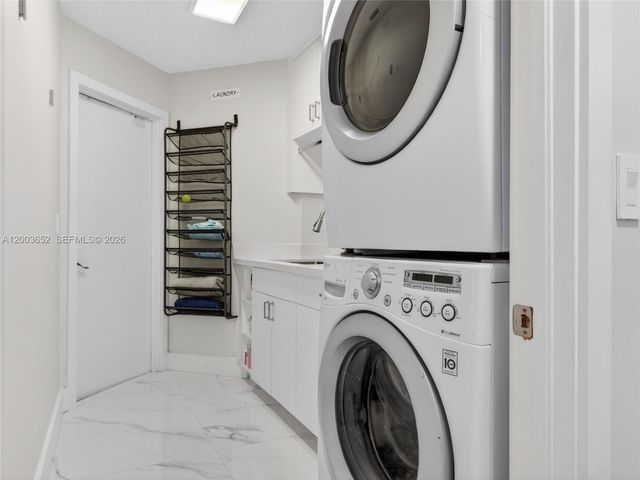 1025 Creekford Dr, Weston, FL 33326