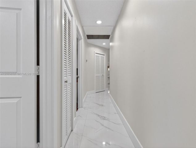 1025 Creekford Dr, Weston, FL 33326