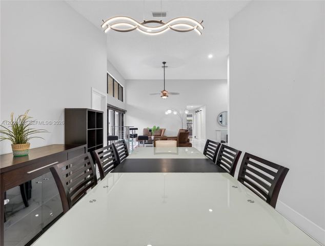 1025 Creekford Dr, Weston, FL 33326