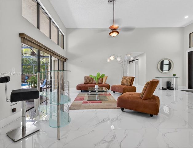 1025 Creekford Dr, Weston, FL 33326