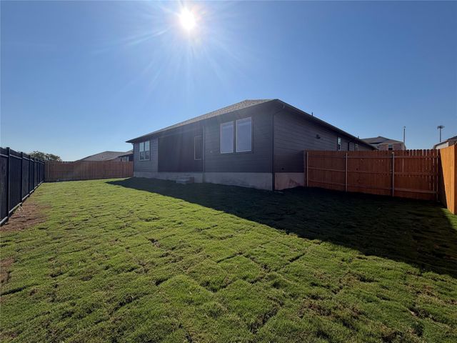 130 Divisadero DR, Hutto, TX 78634
