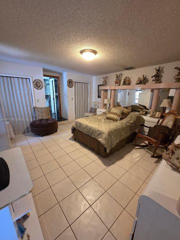 1341 E 8th Ave, Hialeah, FL 33010