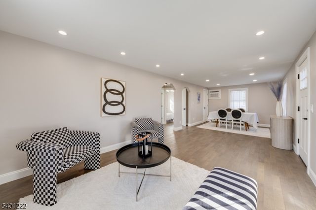 21 Lombardy Pl, Maplewood Twp., NJ 07040