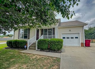 1140 Lamont Ct, Clarksville, TN 37042
