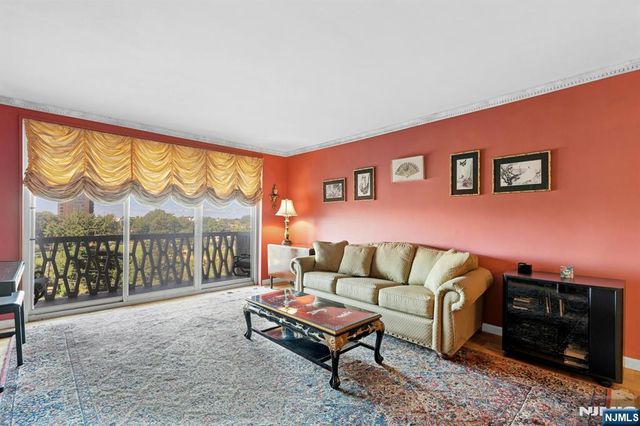 2100 Linwood Avenue 6C, Fort Lee, NJ 07024