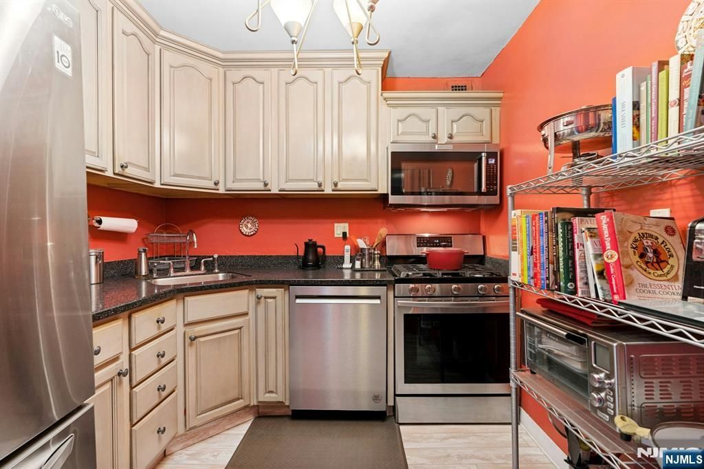 2100 Linwood Avenue 6C, Fort Lee, NJ 07024