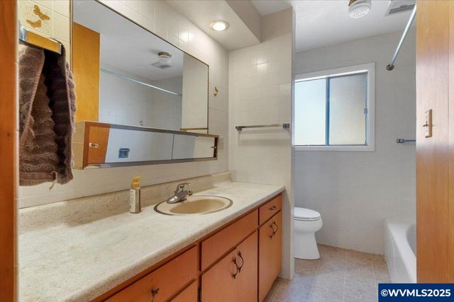 5944 B St SE, Turner, OR 97392