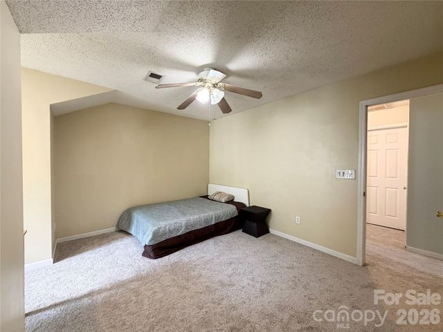 10206 University Park Lane, Charlotte, NC 28213