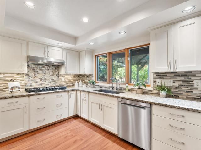 2646 Unicornio St, Carlsbad, CA 92009
