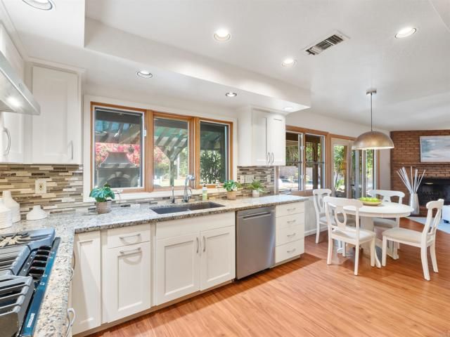 2646 Unicornio St, Carlsbad, CA 92009